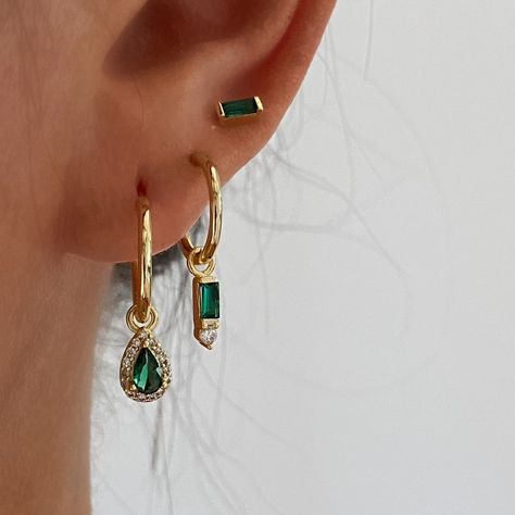 Earrings Aesthetic Green, Emerald Green And Gold Earrings, Green And Silver Earring Stack, Green Ear Stack, Earring Sets Gold, Green And Gold Earring Stack, Silver And Green Earrings, Gold Green Earrings, Green And Gold Jewelry Aesthetic