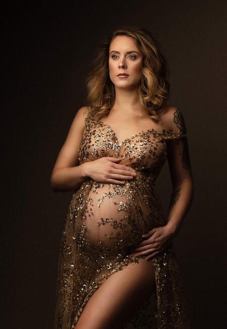 Rhinestone Maternity Dress, Glam Maternity Shoot, Sequin Maternity Dress, Aura Light, Maternity Photography Dress, Pregnant Photos, Studio Maternity Shoot, Maternity Ideas, Photography Dress