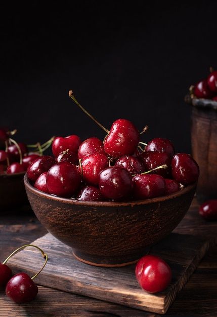 Food Photography Fruit, Cherry Bowl, Dark Food Photography, Cherry Season, Fruits Drawing, Background Summer, Mystery Dinner, Cooking Dishes, Fall Fruits