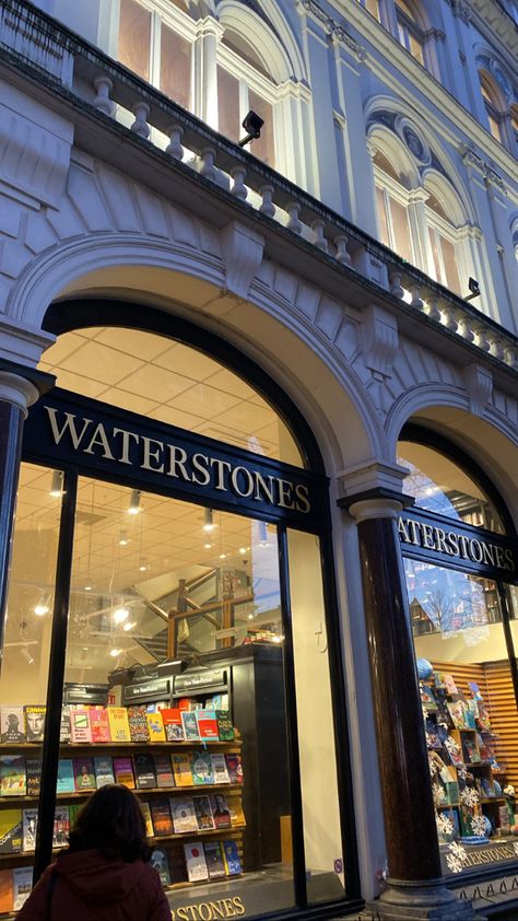 London Bookstore Aesthetic, Waterstones Aesthetic, London Bookstore, Work Vision Board, Aesthetic Books, The Tourist, Vision Boards, Rich Kids, Frank Ocean