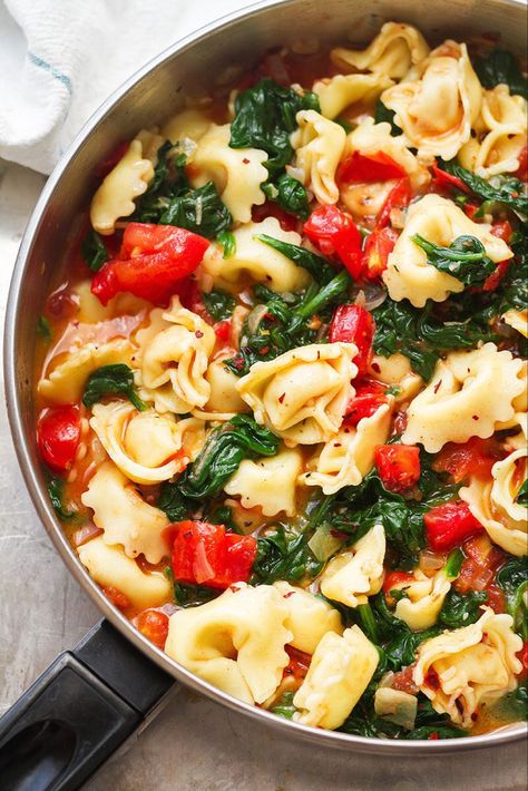 One-Pan Tomato Spinach Tortellini — Easy, healthy and family friendly, on the table in 20 minutes. The perfect answer to your weeknight dinner prayers! - #recipe by #eatwell101 Salad Appetizer Cups, Spinach Tortellini, Tomato Cheese, Tomato Spinach, Spinach Tomato, Garlic Spinach, Tortellini Recipes, Tortellini Pasta, Tomato Sauce Recipe