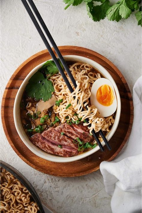 Beef Ramen Recipe, Beef Ramen Noodle Recipes, Ramen Toppings, Beef Ramen, Noodle Bowls Recipes, Ramen Recipes Easy, Ramen Broth, Ramen Dishes, Ramen Noodle Bowl