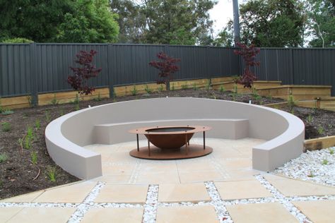 Circular Seating Area, Diy Firepit Ideas, Circular Seating, Curved Seating, Outdoor Fire Pit Seating, Sunken Fire Pits, Fire Pit Seating Area, Ideas For Backyard, Outdoor Fire Pit Designs