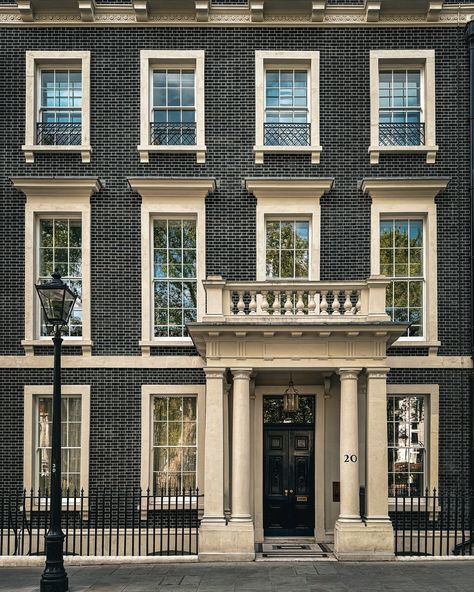 Mayfair London Houses, Classical Architecture Exterior, Architecture England, Regency Architecture, England Architecture, New Classical Architecture, Classical Building, Architecture Blueprints, Building Inspiration