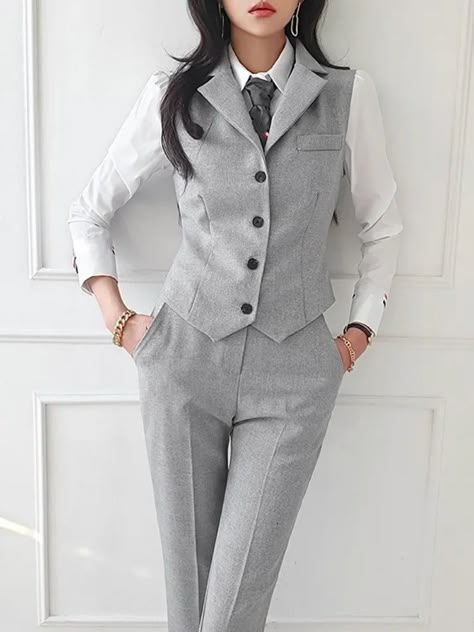 Womens Two Piece Suit, Pantsuit Outfit Formal, Women In Suit Vest, Tuxedo Suit Women, Waistcoat Outfits For Women, Formal Women Outfit, Female In Suit, Formals For Women, Waistcoat Outfit Women