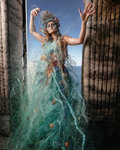 Ocean Sustainability Battle on Instagram: “Best Halloween costume found on the gram: @seafoodwatch  Ghost gear and ghost fishing is a horror of an issue. Ghost fishing occurs when…” Fishing Net Costume, Ocean Pollution Fashion, Sea Fashion Design, Ocean Halloween Costumes, Ocean Costume Ideas, Fishing Costume, Fish Halloween Costume, Fashion Protest, Ocean Fashion Design