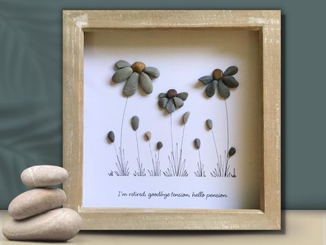 Daisy Flower Pictures, Stone Pictures Pebble Art, Flower Picture, Pebble Pictures, Presents For Women, Stone Pictures, Stone Crafts, Wall Frame, Rock Crafts