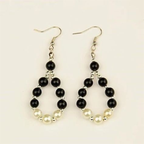 Handcrafted Black White Silver Beads Teardrop Dangle Earrings Made with 6mm wide glass pearl beads and tiny silver plated spacers Teardrop shaped earrings Silver rhodium plated brass earring hooks Measures about 70mm long overall Black Handmade Earrings, Diy Black Earrings, Diy Beaded Earrings, Diy Earrings Dangle, Black Beaded Earrings, Wire Earrings Handmade, Diy Wire Earrings, Artisan Jewelry Earrings, Black And White Earrings