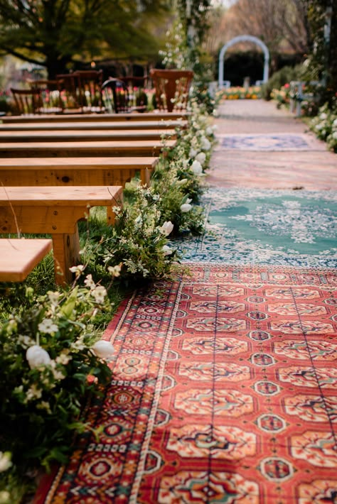 Rug Isle For Wedding, Outdoor Rug Wedding, Outdoor Wedding With Rugs, Jute Rug Wedding Ceremony, Round Rug Wedding Ceremony, Persian Rugs Wedding, Rugs Wedding Aisle, Wedding Rug Aisle, Rug Aisle Wedding