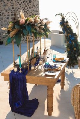 Peacock Party Theme, Peacock Wedding Centerpieces, Peacock Wedding Inspiration, Peacock Centerpieces, Jasmine Wedding, Peacock Party, Santorini Sunset, Peacock Wedding Theme, Peacock Decor