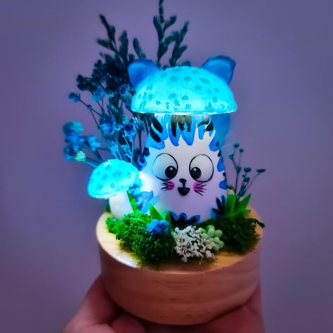 ⋆｡o✩⋆｡o✩⋆｡o Kitty+Mushroom = Meowshrom ! 😻 Night Light powered by 3x AAA batteries ✨️ ⋆｡o✩⋆｡o✩⋆｡o✩  ⋆｡o✩ Every piece of my creation is handmade and hand painted ⋆｡o✩ ⋆｡o✩ This Room Décor has unexplainable calming effect and takes you on a journey to a fantasy world ⋆｡o✩ Comes with wooden box for safe shipping 💕 Materials used: Clay, Polymorph, Pigments, Natural Dried Plants, Birch Wood, Resin, LEDs  I'll post this item within 2 days from the date of purchase ❤️ I hope you will love my creation Mushrooms Fairy, Mushroom Sculpture, Lamp Mushroom, Mushroom Light, Toadstool Mushroom, Glowing Mushrooms, Dried Plants, Mushroom Lights, Dry Plants