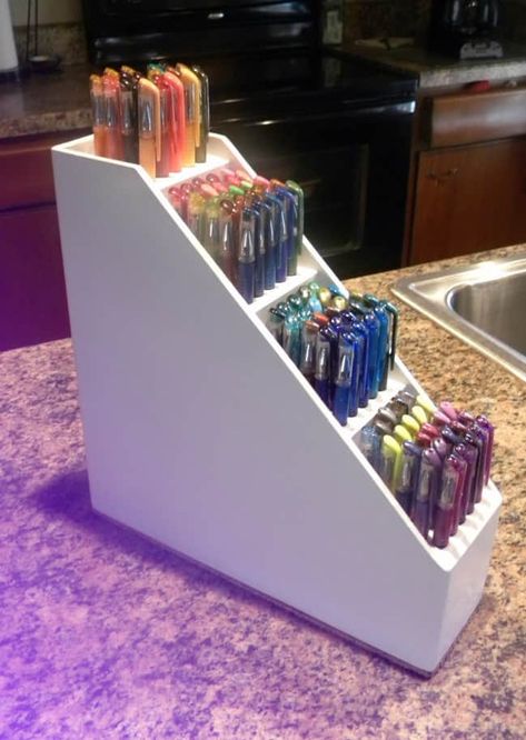 These Hacks Will Change the Way You Look at Magazine Holders Julkransar Diy, Craft Room Organization Storage, Pen Display, Diy Rangement, Dream Craft Room, Scrapbook Room, Diy Magazine, Office Crafts, Art Storage