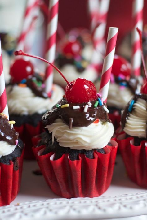 Chocolate Sundae Cupcakes with Vanilla Buttercream Frosting Frost Cupcakes, Sundae Cupcakes, Chocolate Sundae, Chocolate Fudge Frosting, Chocolate Garnishes, Fudge Frosting, Vanilla Buttercream Frosting, Cupcake Frosting, Soda Fountain