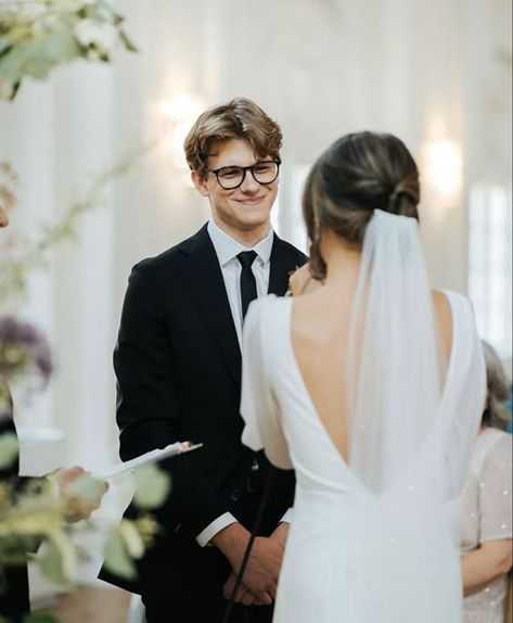 Aesthetic Marriage Pictures, Sweet Wedding Photos, Christian Wedding Photos, Christian Marriage Aesthetic, Christian Wedding Aesthetic, Christian Family Aesthetic, Mixed Couples Wedding, Married Life Aesthetic, Christian Couple Aesthetic