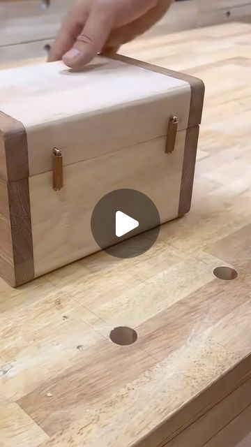 Wood Tool Box Ideas, Small Wood Projects Awesome Ideas, Wood Box Diy, Walnut Wood Projects, Simple Wood Projects, Wooden Box Plans, Woodworking Ideas To Sell, Woodworking Plans Toys, Wood Box Design