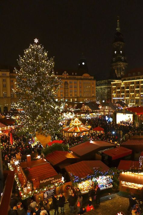 Zima Vibe, Nuremberg Christmas Market, Tiktok Christmas, Christmas Truce, Germany Munich, Christmas Getaways, Christmas Date, German Christmas Markets, Christmas In Europe