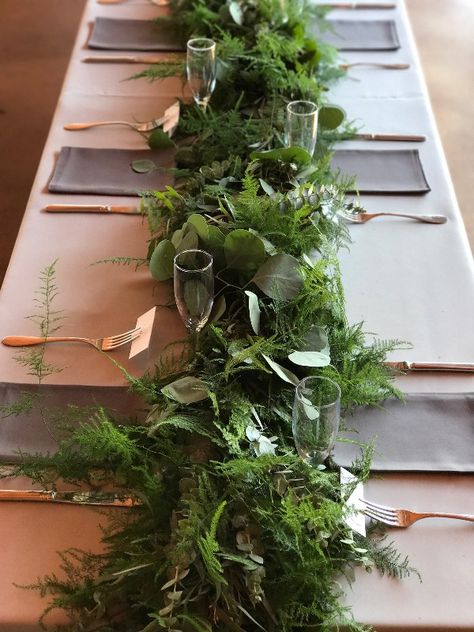 Fern Wedding, Greenery Wedding Decor, Tafel Decor, Table Runners Wedding, Indoor Herb Garden, Green Table, Herbs Indoors, Long Table, Garland Wedding