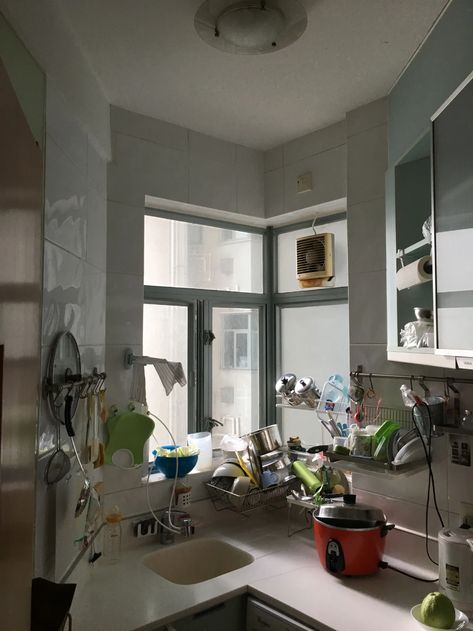 Cramped Apartment, Hong Kong Apartment, Cramped Kitchen, Kitchen Apartment, Maximize Small Space, Secret Storage, Picture Frame Molding, Built In Desk, Old Kitchen