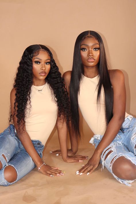 Bestie Photoshoot Ideas Black 90s, Birthday Photoshoot Best Friend, Best Friend Photoshoot Ideas Black, Poses For 4 Friends Photoshoot, Pose Idea With Best Friend, Twin Birthday Photoshoot Ideas, Sister Photoshoot Black Women, Best Friend Photoshoot Black Women, Twin Birthday Photoshoot