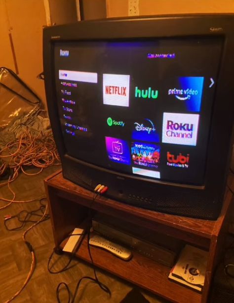 Crt Tv Aesthetic, Tv Aesthetic, Crt Tv, Baddie Aesthetic, Box Tv, See It, Fan, Tv, On Twitter