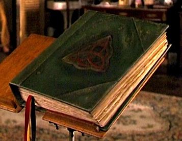 Book Of Shadows Phoebe Charmed, Charmed Spells, Charmed Tv Show, Charmed Book Of Shadows, Charmed Tv, A Discovery Of Witches, Witch Aesthetic, Practical Magic, Spell Book