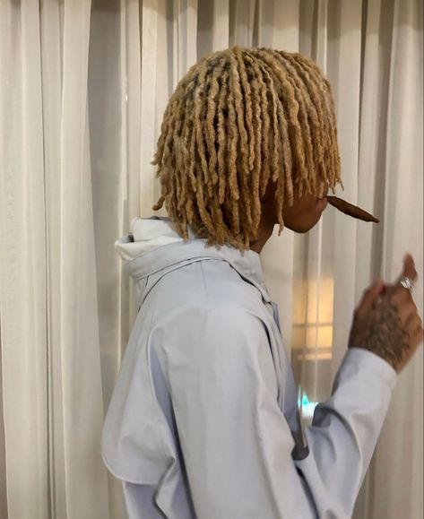 Dreads Styles Black, Afro Dreads, Dyed Dreads, Mens Twists Hairstyles, Dreadlocks Men, Dread Hairstyles For Men, Mens Dreads, Blonde Dreads, Dyed Hair Men