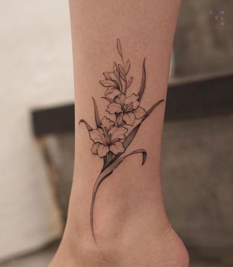 con ele | Simple gladiolus(aka Sword lily) for Li Lian’s first tattoo. It’s her birth month flower and sounded similar to her name. Thanks for the... | Instagram Small Lily Tattoo, Gladiolus Flower Tattoos, Name Flower Tattoo, Gladiolus Tattoo, Lily Flower Tattoos, Arm Tats, Gladiolus Flower, Small Flower Tattoos, Gladioli