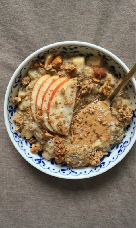 Fall Breakfast Ideas Aesthetic, Autumn Porridge, Autumn Oatmeal, Porridge Aesthetic, Oatmeal With Peanut Butter, Oatmeal Aesthetic, Easy And Healthy Breakfast, Selling On Amazon, Healthy Lifestyle Food