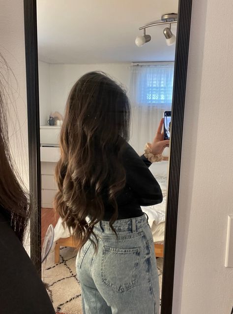 brunette | long hair | curls Mirror Photo Aesthetic, Long Hair Curls, Brunette Long Hair, Cute Highschool Outfits, High Waisted Dress Pants, Curls For Long Hair, Outfit Zara, Pretty Brunette, Hair Curls