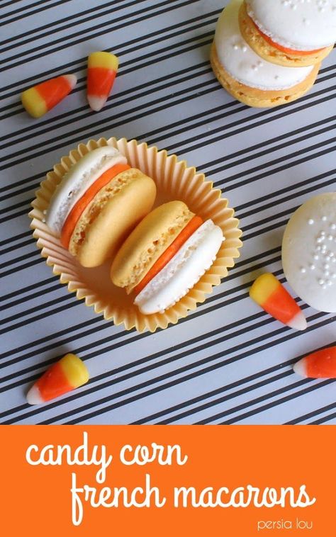 Cibo Halloween, Macaron Inspiration, Corn Flavors, Candy Corn Desserts, Macaron Ideas, Candy Corn Recipe, Macaron Flavors, Hello Holiday, Macaron Cookies