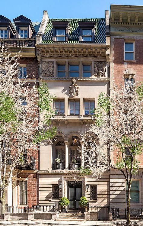 New York Townhouse, Nyc Townhouse, Nyc Home, Luxury Plan, Town Houses, Miranda Priestly, Archi Design, Outdoor Patio Space, Wooden Staircases