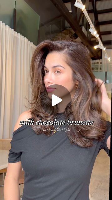 Laura Kim on Instagram: "Milk chocolate brunette 🤎  Less is more - only 16 foils for soft money pieces and balance with a beige brunette exclusively formulated by @avedaaustralia   Comment below if you want to know the colour formula   @kathleen_paton 💗 @studiomuse_hairsalon @lessismore_hair_education   . . . . .  #nobleach #nobleachhighlights #healthyhair #beigebrown #beigebrunette #brownhair #coloureducation #haircolour #hairinspo" Old Money Brunette Hair Formula, Milk Chocolate Brunette, Latte Brunette, Beige Brunette, Milk Chocolate Hair, Milk Chocolate Brown Hair, Milk Chocolate Hair Color, Chocolate Brunette, Money Pieces