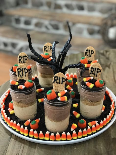 Dirt Dessert Cups, Mud Cups, Dirt Cups Dessert, Powdered Sugar Cookies, Dirt Dessert, Peanut Butter Sandwich Cookies, Halloween Cocktail, Doggie Treats, Peanut Butter Sandwich