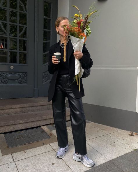 Leather Pants Street Style, Leather Trousers Outfit, Marie Von Behrens, Fashion Me Now, Fashion Gone Rouge, Leather Pants Outfit, Autumn Trends, Fall Inspiration, Black Leather Pants