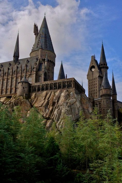 15 Secrets From a Witch Who Works at the Wizarding World of Harry Potter The Wizarding World Of Harry Potter, Desired Reality, Hogwarts Castle, Wizarding World Of Harry Potter, A Witch, Wizarding World, Hogwarts, Harry Potter, Witch