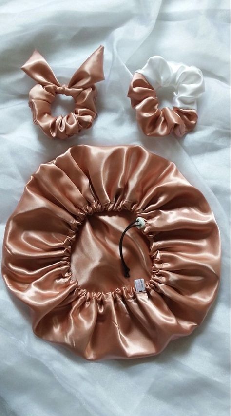 Hair Accessories Diy Headband, Headband Diy, Diy Hair Scrunchies, Diy Hair Accessories Ribbon, Satin Bonnet, Hair Bonnet, 자수 디자인, Girly Accessories, Diy Headband