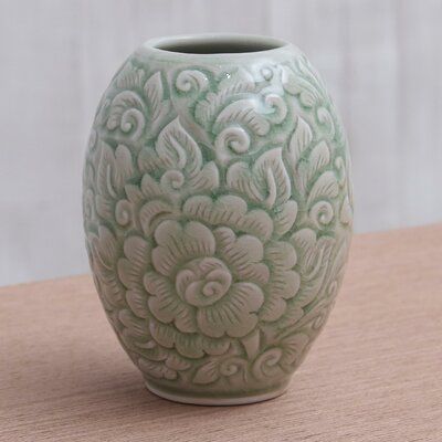 Korean Pottery, Celadon Ceramics, Coil Pottery, Green China, Cool Green, Vase Crafts, Celadon Green, Chinese Vase, Rose Vase