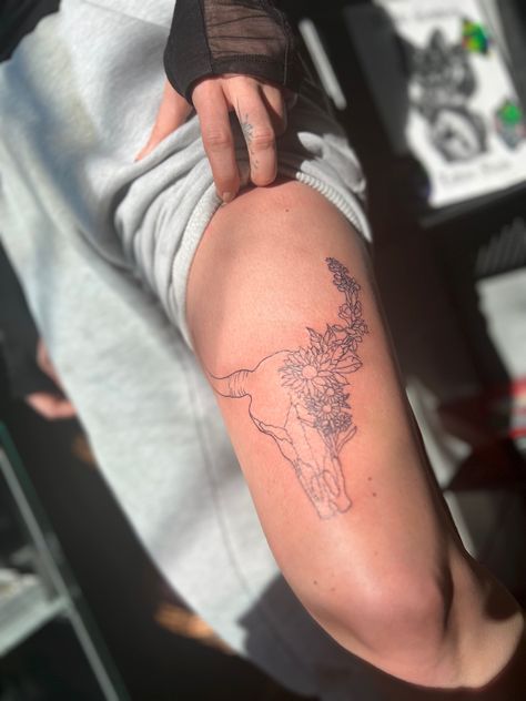 Longhorn Tattoo Flowers, Long Horn Tattoo With Flowers, Bull Skull Tattoo Above Knee, Half Sleeve Line Work Tattoo, Longhorn Tattoo Above Knee, Half Bull Skull Half Flower Tattoo, Longhorn Tattoo Thigh, Western Longhorn Tattoo, Longhorn Leg Tattoo