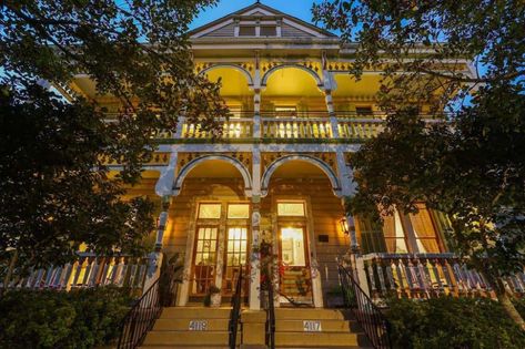 Top 15 of the most romantic hotels in New Orleans | | Boutique Travel Blog Romantic New Orleans, New Orleans Coffee, Romantic Hotels, New Orleans Hotels, Roosevelt Hotel, Kimpton Hotels, Romantic Hotel, New Orleans Homes, Garden District