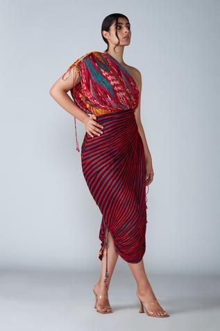 Pleated Saree, Abstract Bird, Raw Silk Lehenga, Sari Dress, Set Saree, Red Saree, Indian Fashion Designers, Saree Dress, Aza Fashion