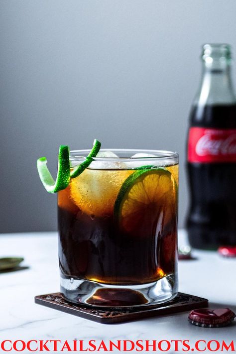 Cuba Libre Drink, Cuba Libre Recipe, Coke Aesthetic, Cuba Libre Cocktail, Rum And Coke, Cocktail Recipes Tequila, Cocktail Recipes Whiskey, Gin Cocktail Recipes, Mint Mojito