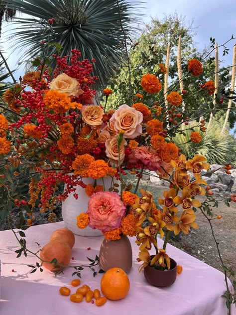 Aperol Spritz Wedding Theme, Red Orange Wedding Theme, Red Orange Wedding Flowers, Brunch Moodboard, Orange Wedding Florals, Positano Theme, Tomato Party, Bar Arrangement, Wedding In The Garden