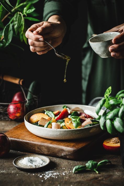 Salad Photography, Food Photography Composition, Dark Food Photography, Peach Salad, Food Photoshoot, Restaurant Photography, Modern Food, Food Photography Inspiration, Food Photography Tips