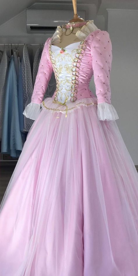 Annalise Princess And The Pauper, Barbie Princess And The Pauper Dresses, Barbie Erika Dress, Princess Annalise Barbie, Barbie Princess Dresses, Princess And The Pauper Dresses, Barbie Dresses In Real Life, Barbie Annalise, Barbie Princess And The Pauper Costume