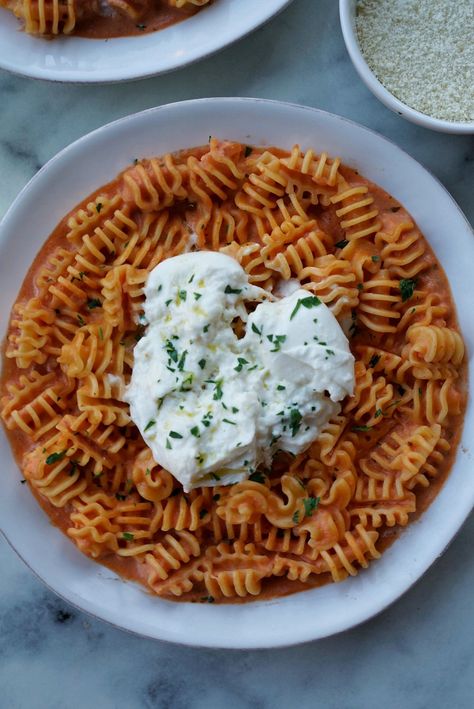 Crunchy Grapes, Radiatori Pasta, Tomato Passata, Pasta Vegetarian, Italian Parsley, Savory Bites, Serbian Recipes, Pasta Pasta, Parmigiano Reggiano