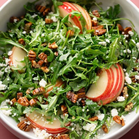 Thanksgiving Arugula Salad, Apple Arugula Salad, Breakfast Arugula, Thanksgiving Salad Recipes, Apple Walnut Salad, Thanksgiving Salad, Arugula Salad Recipes, Burrata Salad, Sweet Potato And Apple