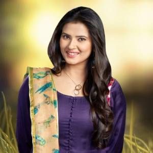 Kasam tera piyar ki lots of lub Shrinidhi Shetty, Kratika Sengar, Stylish Actresses, Colors Tv, Star Actress, Tv Streaming, Favourite Characters, North India, Beauty Wallpaper