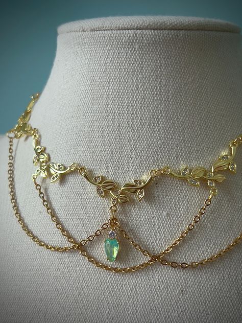 Gold Draped Leafy Vine Choker Necklace, Beautiful Regal Fantasy Fairytale Jewelry, Elegant Ethereal Regency Teardrop Choker, Fairycore Charm - Etsy Gold Fantasy Accessories, Fantasy Wedding Jewelry, Fantasy Inspired Jewelry, Targaryen Jewelry Aesthetic, Fantasy Gold Jewelry, Fantasy Accessories Jewelry, Medieval Fantasy Jewelry, Elven Jewelry Necklaces, Loki Necklace