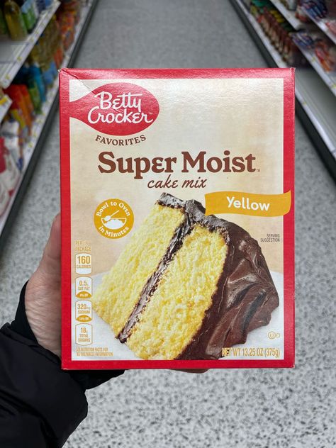 Someone holding Betty Crocker boxed yellow cake. Sock It To Me Cake Recipe, Sock It To Me Cake, Peach Cobbler Dump Cake, Betty Crocker Cake Mix, Moist Yellow Cakes, Betty Crocker Cake, Broma Bakery, Sock It To Me, Easy Peasy Recipes