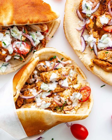 Chicken Yiros Recipe, Greek Yiros Recipe, Easy Chicken Gyros, Gyros Recipe, Chicken Gyro Recipe, Gyro Recipe, Homemade Tzatziki Sauce, Homemade Tzatziki, Chicken Gyros